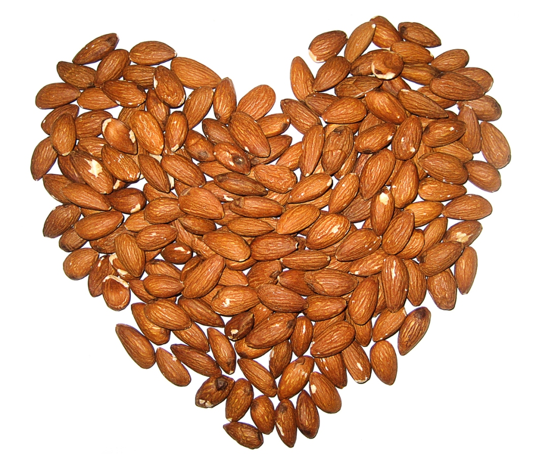 almonds-heart-freeimages-commariali